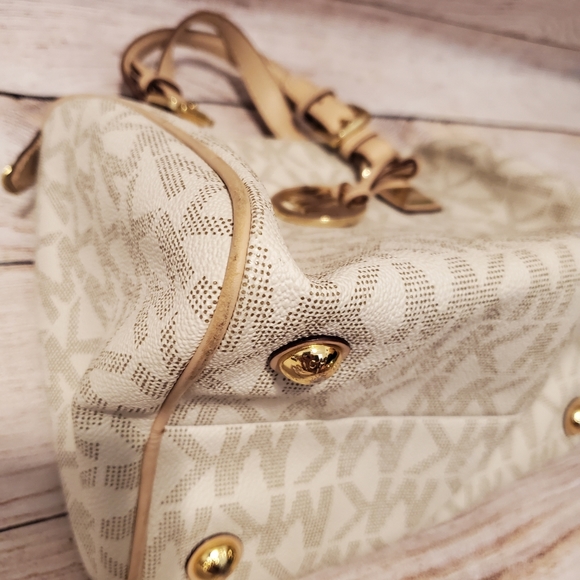 Michael Kors Signature Grayson - Picture 7 of 12